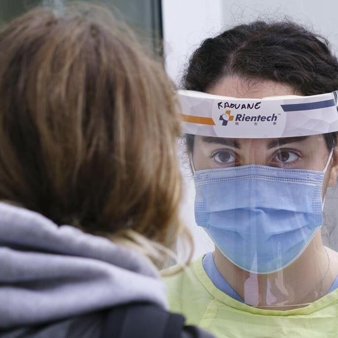 Focus on retaining nurses before recruiting nurses from other provinces: association